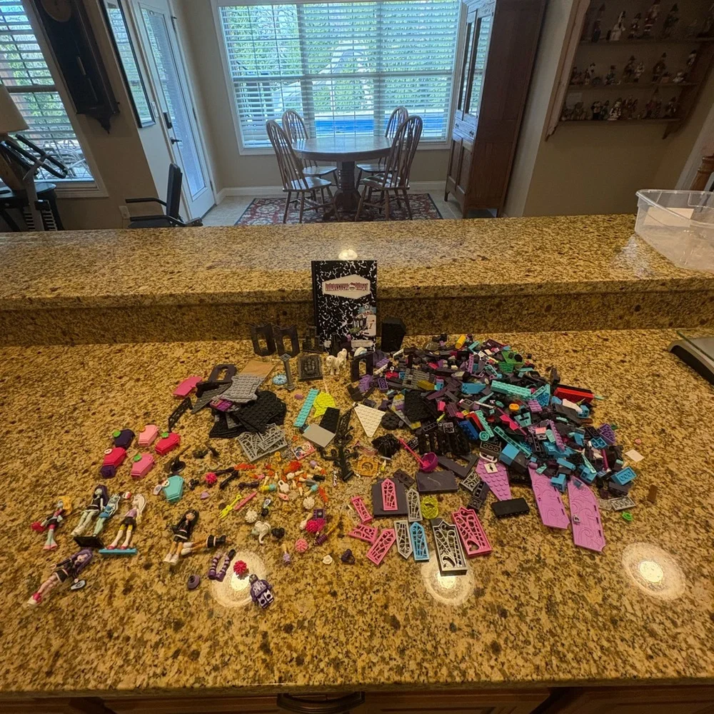 Monster High Mega Bloks Misc Lot 3lbs 9 Figures Mini Figs